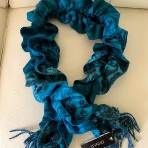 Teal/turquoise patterned curly soft scarf